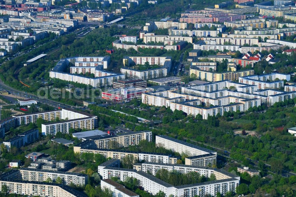 Aerial image Berlin - Skyscrapers in the residential area of industrially manufactured settlement along the Hellersdorfer Strasse - Neue Grottkauer Strasse in Berlin, Germany