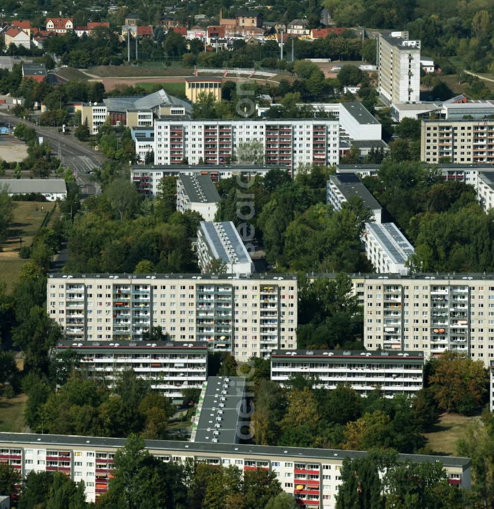 Aerial photograph Halle (Saale) - Skyscrapers in the residential area of industrially manufactured settlement along the Hellstedter Strasse in Halle (Saale) in the state Saxony-Anhalt