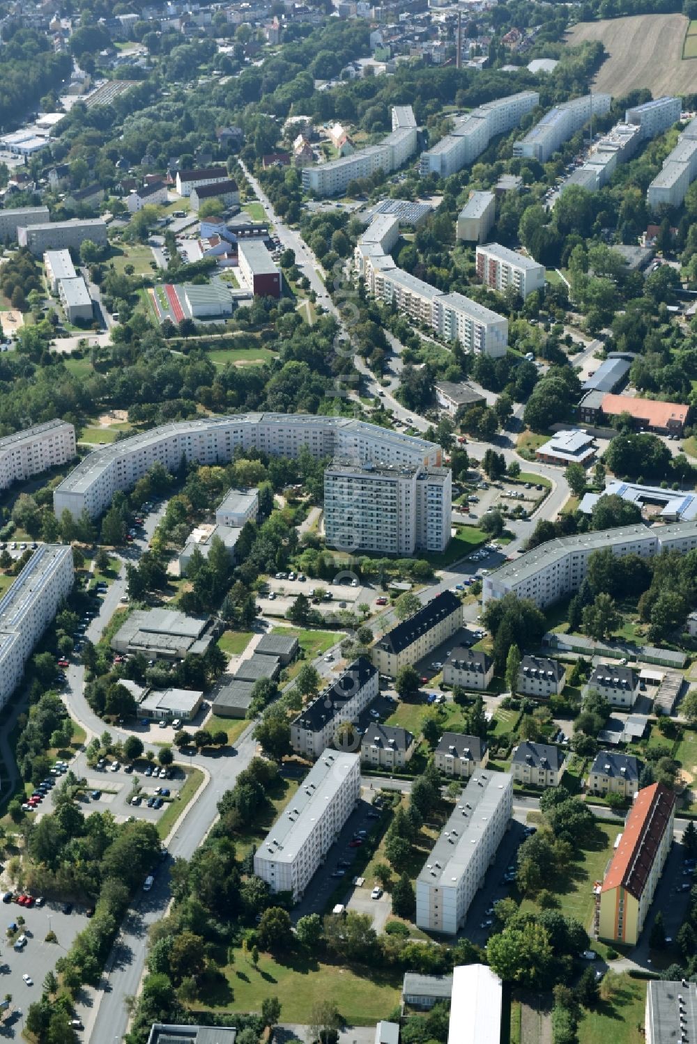 Aerial photograph Reichenbach im Vogtland - Skyscrapers in the residential area of industrially manufactured settlement along the Obermylauer Weg and the Julius-Mosem-Strasse in Reichenbach im Vogtland in the state Saxony