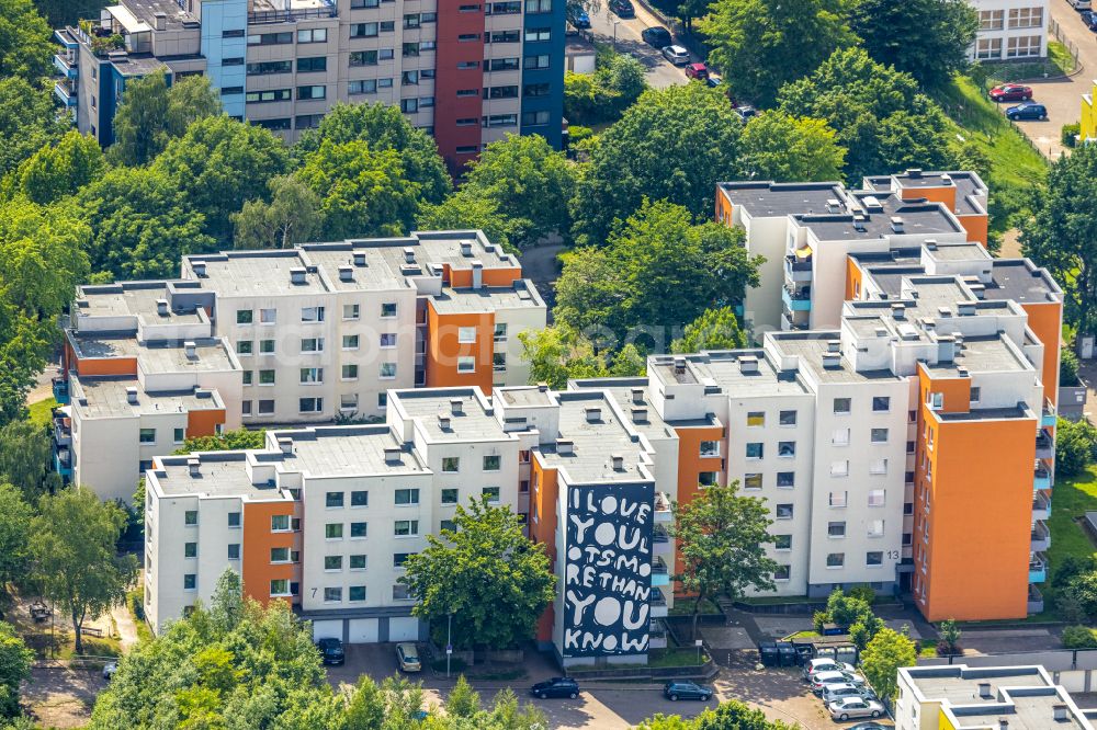 Bochum from the bird's eye view: Skyscrapers in the residential area of industrially manufactured settlement along the Semperstrasse - Gropiusweg in Bochum in the state North Rhine-Westphalia, Germany