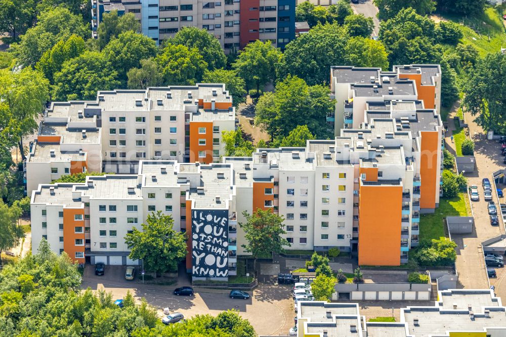 Aerial photograph Bochum - Skyscrapers in the residential area of industrially manufactured settlement along the Semperstrasse - Gropiusweg in Bochum in the state North Rhine-Westphalia, Germany