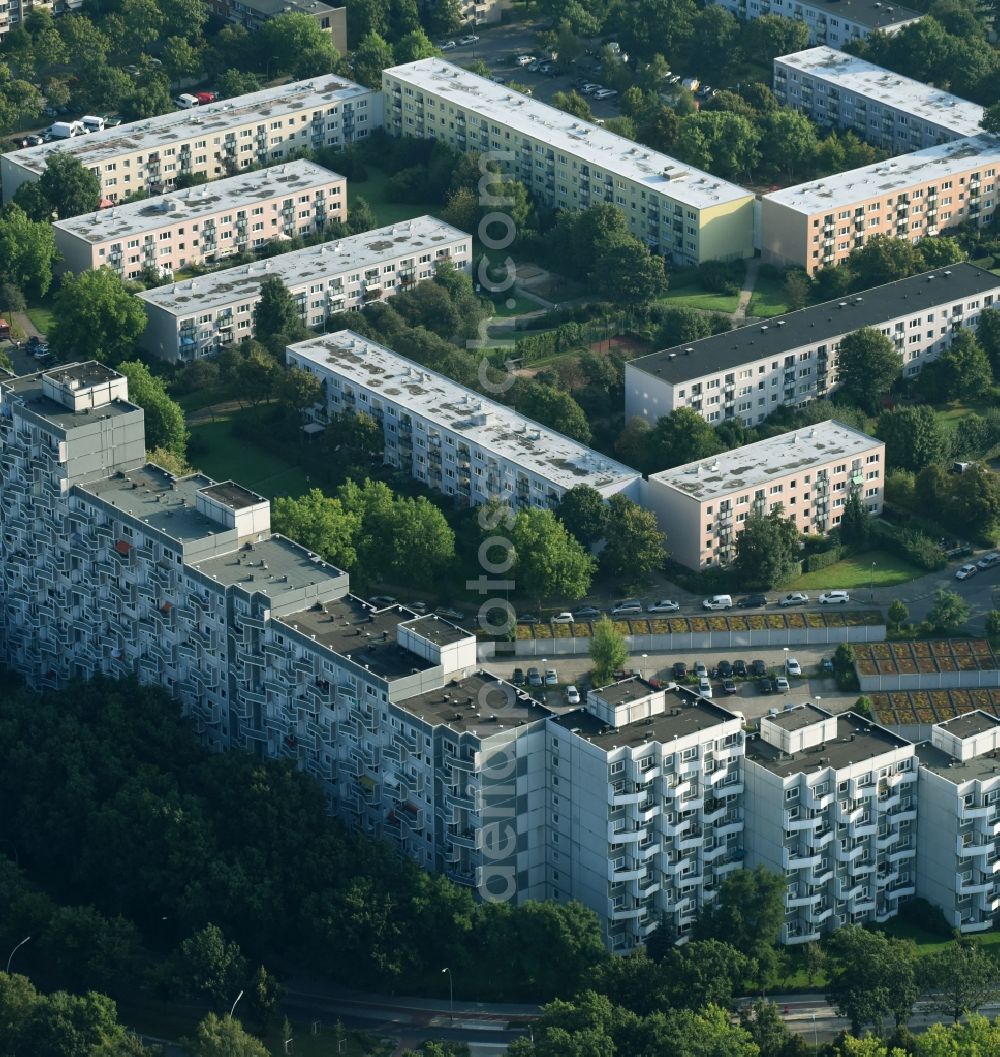 Hamburg from the bird's eye view: Skyscrapers in the residential area of industrially manufactured settlement along the streets Immenbusch and Bornheide in Hamburg