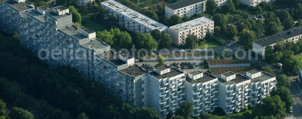 Aerial image Hamburg - Skyscrapers in the residential area of industrially manufactured settlement along the streets Immenbusch and Bornheide in Hamburg