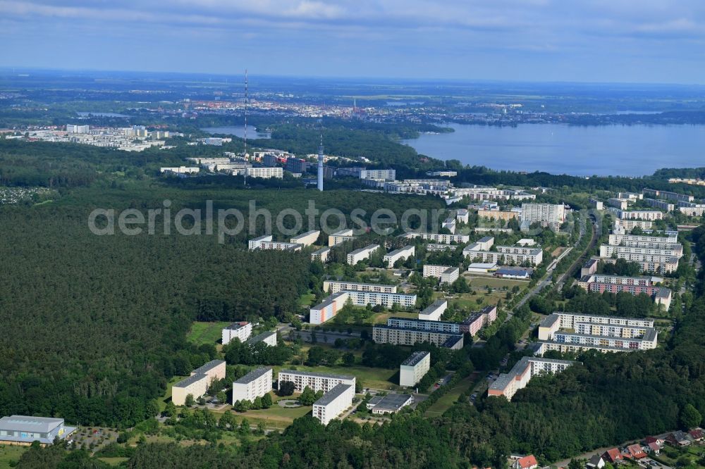 Aerial photograph Schwerin - Skyscrapers in the residential area of industrially manufactured settlement along the Ziolkowskistrasse - Otto-von-Guericke-Strasse in the district Muesser Holz in Schwerin in the state Mecklenburg - Western Pomerania, Germany