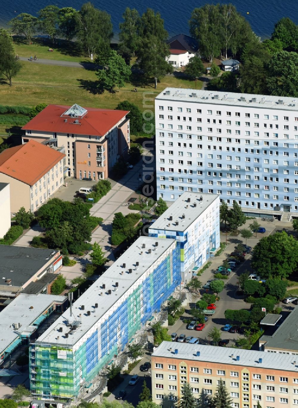 Aerial image Senftenberg - Skyscrapers in the residential area of industrially manufactured settlement on Fischreiherstrasse in Senftenberg in the state Brandenburg, Germany