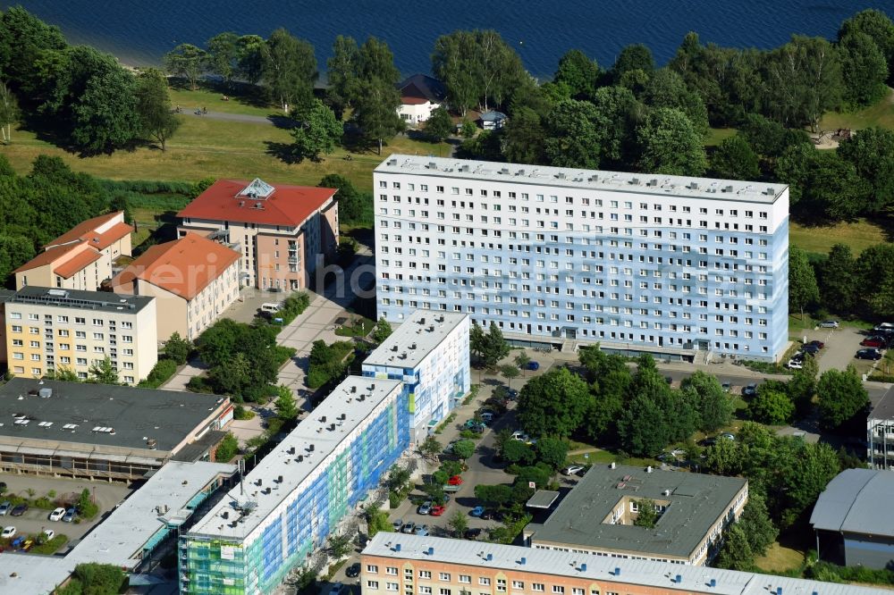 Aerial photograph Senftenberg - Skyscrapers in the residential area of industrially manufactured settlement on Fischreiherstrasse in Senftenberg in the state Brandenburg, Germany