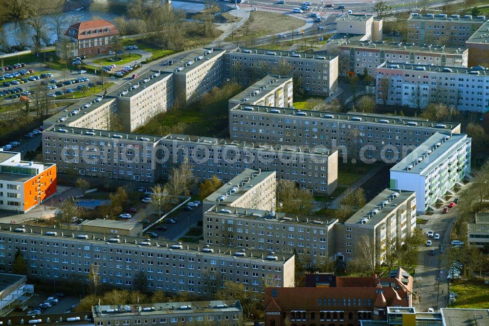 Aerial photograph Dessau - Skyscrapers in the residential area of industrially manufactured settlement Floessergasse - Friederikenstrasse in Dessau in the state Saxony-Anhalt, Germany