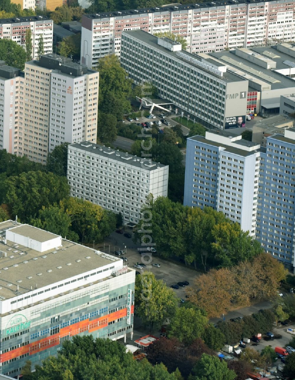 Berlin from the bird's eye view: Skyscrapers in the residential area of industrially manufactured settlement Studentenwerk Berlin on Franz-Mehring-Platz in Berlin