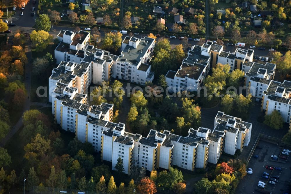 Berlin from the bird's eye view: Skyscrapers in the residential area of industrially manufactured settlement Fritz-Werner-Strasse - Kruckenbergstrasse in Berlin