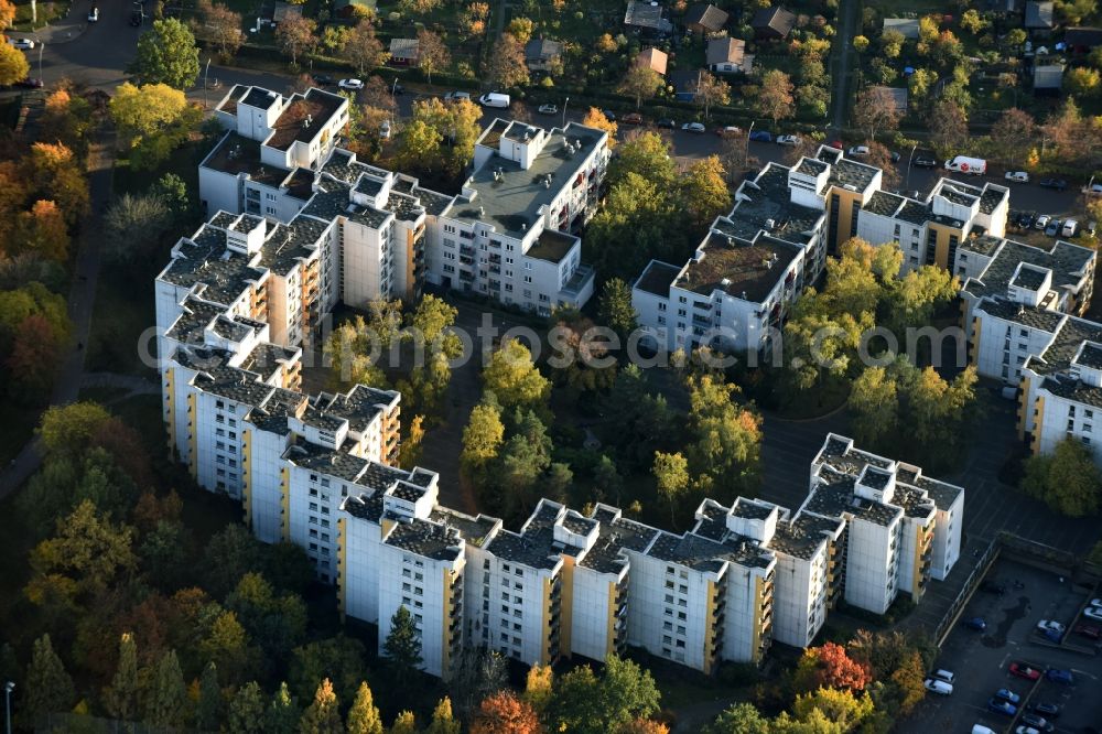 Aerial image Berlin - Skyscrapers in the residential area of industrially manufactured settlement Fritz-Werner-Strasse - Kruckenbergstrasse in Berlin