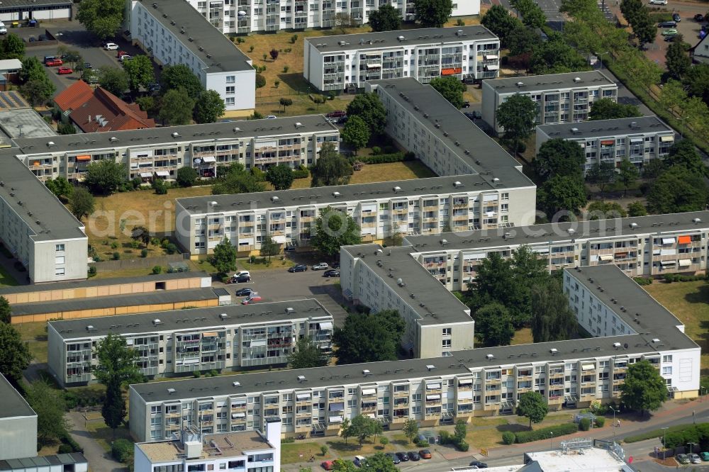 Garbsen from above - Skyscrapers in the residential area of industrially manufactured settlement in Garbsen in the state Lower Saxony