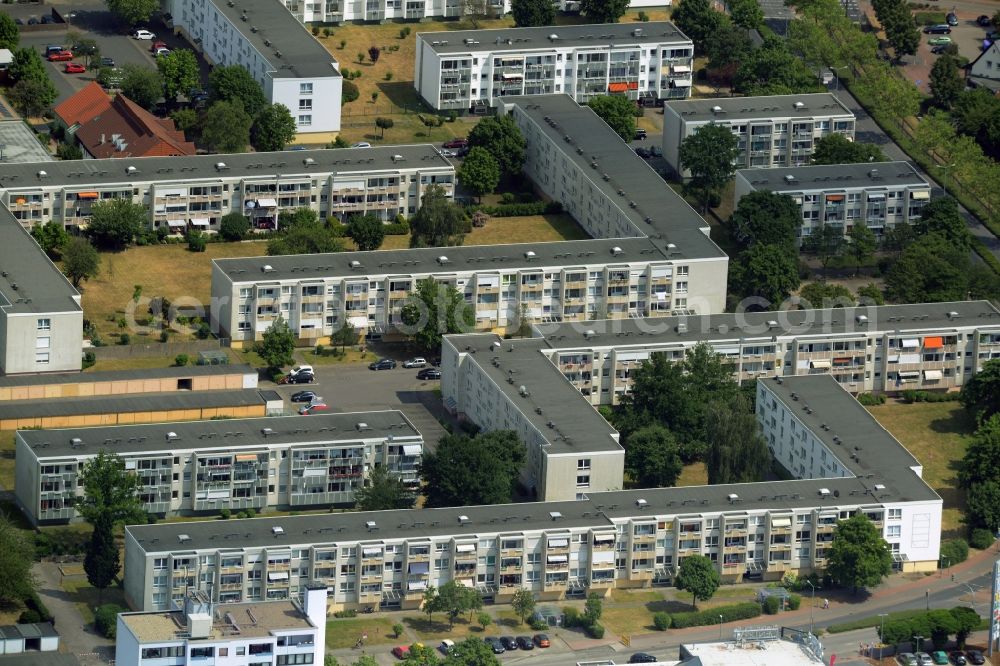 Aerial image Garbsen - Skyscrapers in the residential area of industrially manufactured settlement in Garbsen in the state Lower Saxony