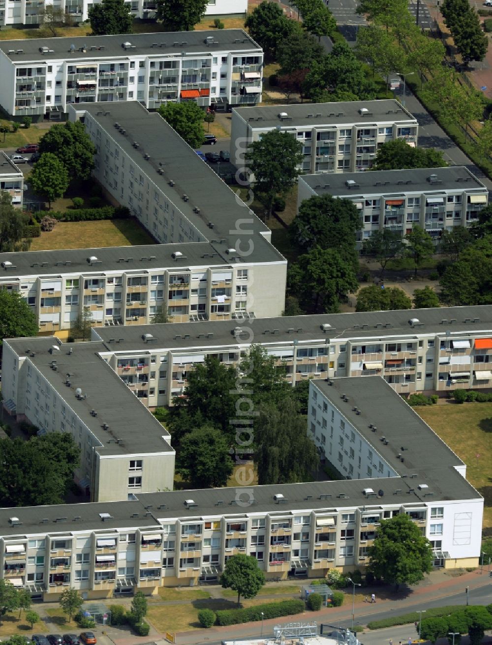 Garbsen from above - Skyscrapers in the residential area of industrially manufactured settlement in Garbsen in the state Lower Saxony