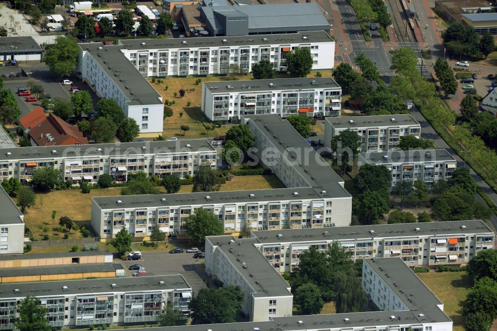 Garbsen from the bird's eye view: Skyscrapers in the residential area of industrially manufactured settlement in Garbsen in the state Lower Saxony