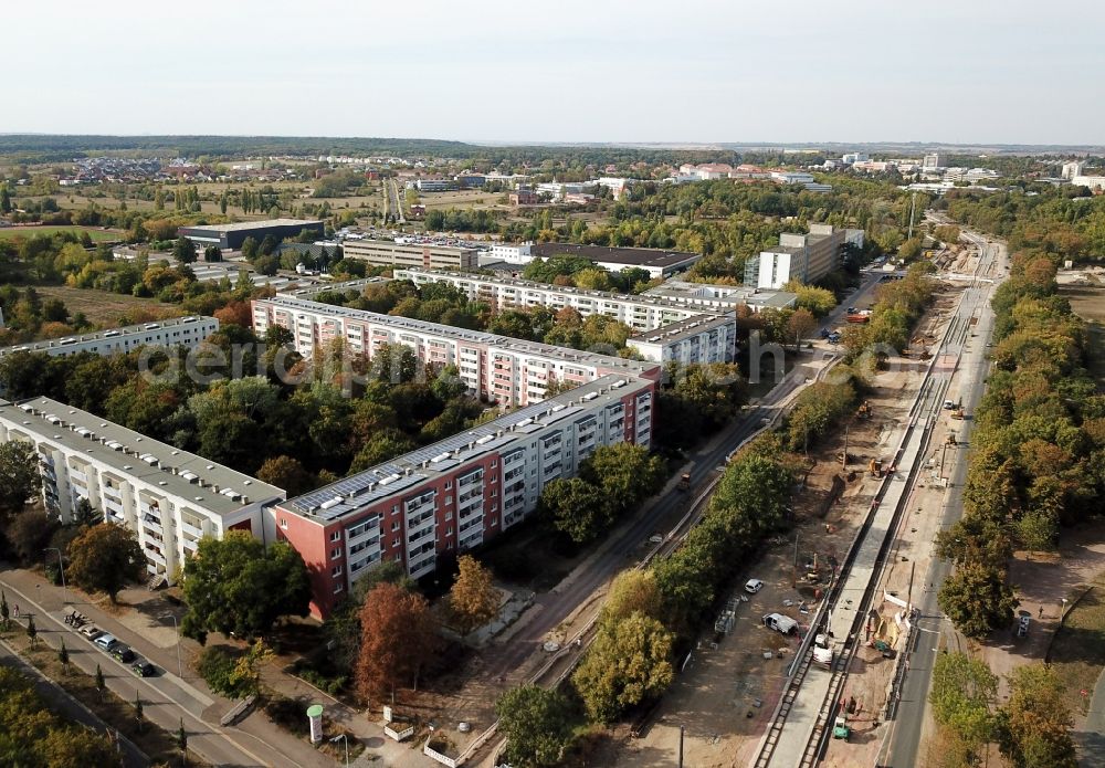 Halle (Saale) from above - Skyscrapers in the residential area of industrially manufactured settlement Gimritzer Damm in the district Neustadt in Halle (Saale) in the state Saxony-Anhalt, Germany