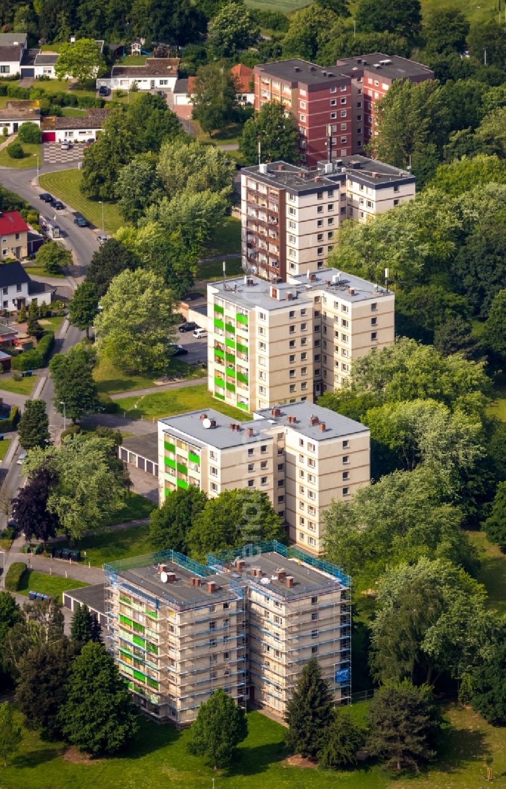 Soest from the bird's eye view: Skyscrapers in the residential area of industrially manufactured settlement on Gotlandweg in Soest in the state North Rhine-Westphalia, Germany