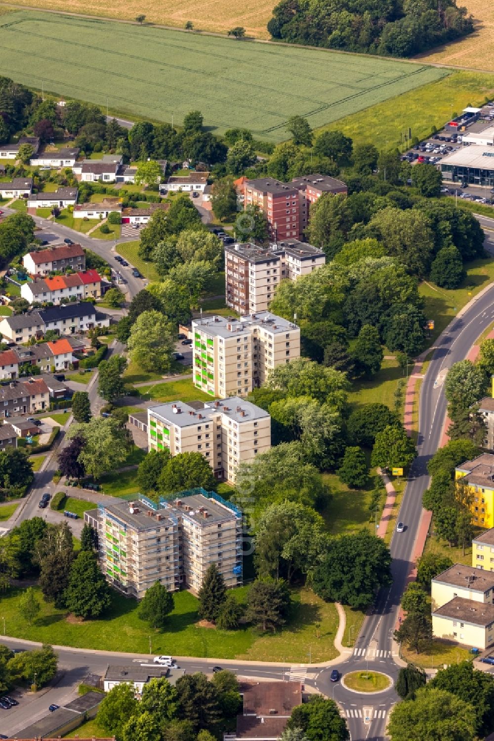 Aerial image Soest - Skyscrapers in the residential area of industrially manufactured settlement on Gotlandweg in Soest in the state North Rhine-Westphalia, Germany