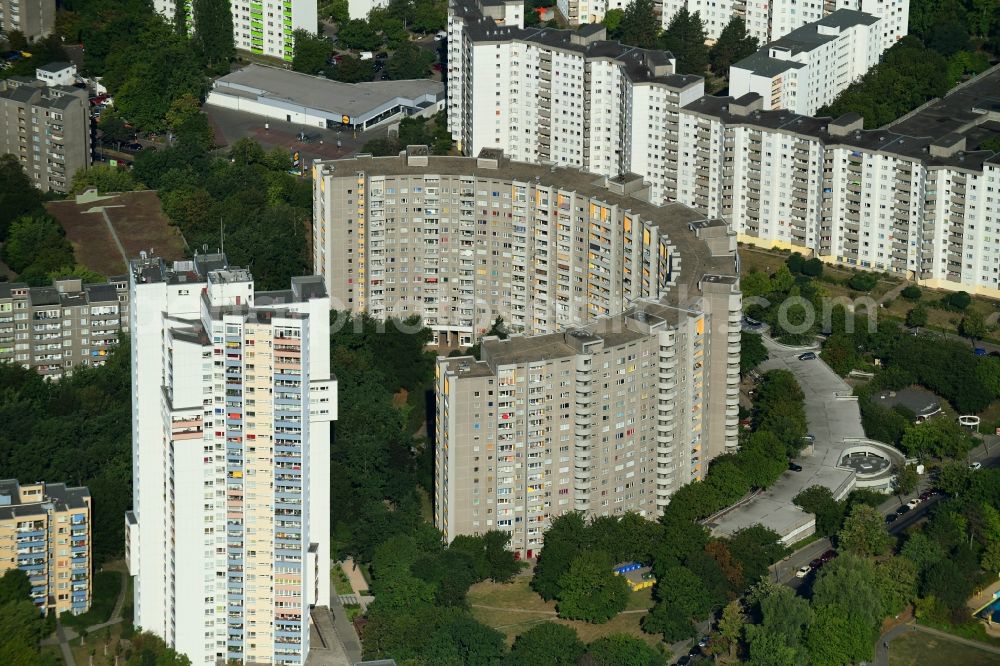 Berlin from above - Skyscrapers in the residential area of industrially manufactured settlement Gropiushaus on Lipschitzallee - Fritz-Erler-Allee in the district Buckow in Berlin, Germany