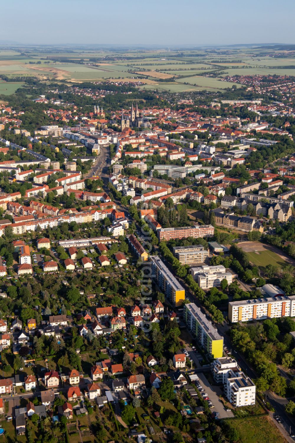 Aerial image Halberstadt - Skyscrapers in the residential area of industrially manufactured settlement at Eike-von-Repgow-street on street Wilhelm-Trautewein-Strasse in Halberstadt in the state Saxony-Anhalt