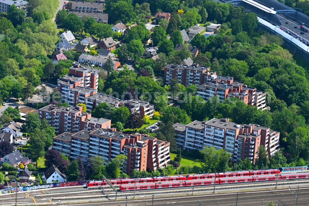 Hamburg from above - Skyscrapers in the residential area of industrially manufactured settlement on street Flassheide in the district Stellingen in Hamburg, Germany