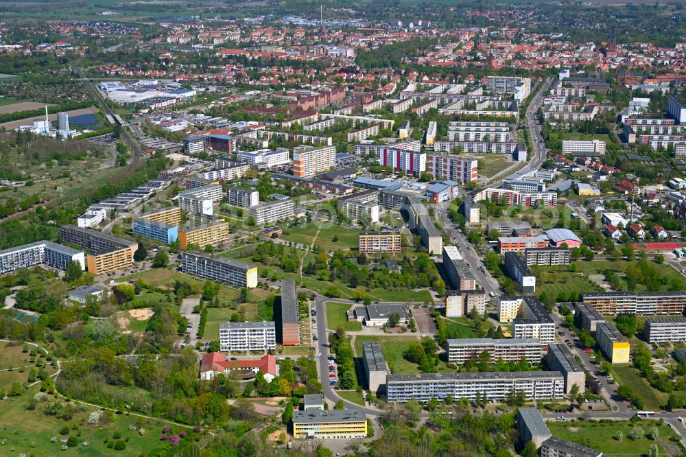 Aerial image Hansestadt Stendal - Skyscrapers in the residential area of industrially manufactured settlement on street Stadtseeallee on street Albrecht-Duerer-Strasse in Hansestadt Stendal in the state Saxony-Anhalt, Germany