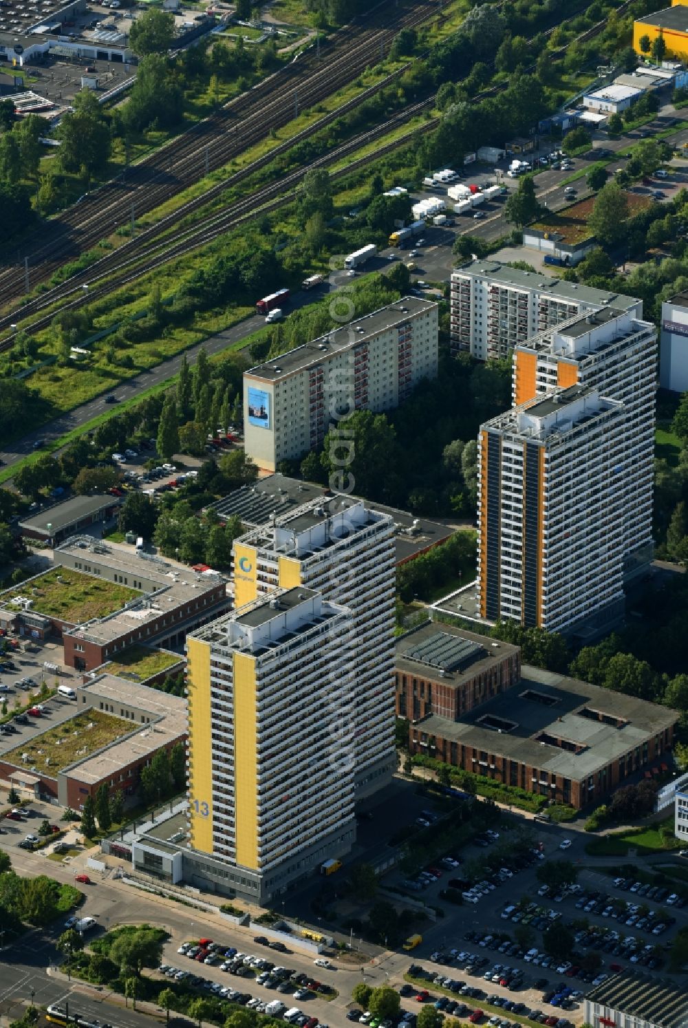 Berlin from the bird's eye view: Skyscrapers in the residential area of industrially manufactured settlement on Helene-Weigel-Platz in the district Marzahn-Hellersdorf in Berlin, Germany