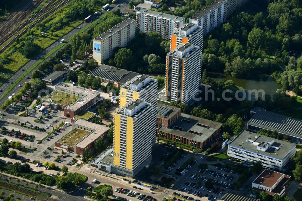 Aerial photograph Berlin - Skyscrapers in the residential area of industrially manufactured settlement on Helene-Weigel-Platz in the district Marzahn-Hellersdorf in Berlin, Germany