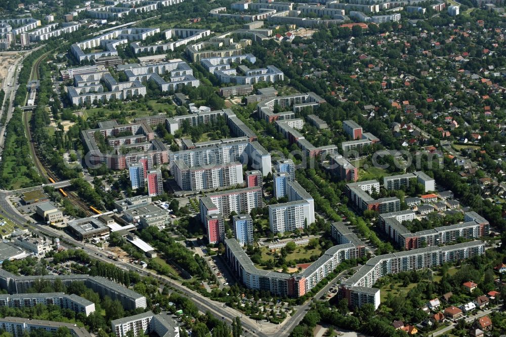 Berlin from above - Skyscrapers in the residential area of industrially manufactured settlement Hellersdorf in Berlin