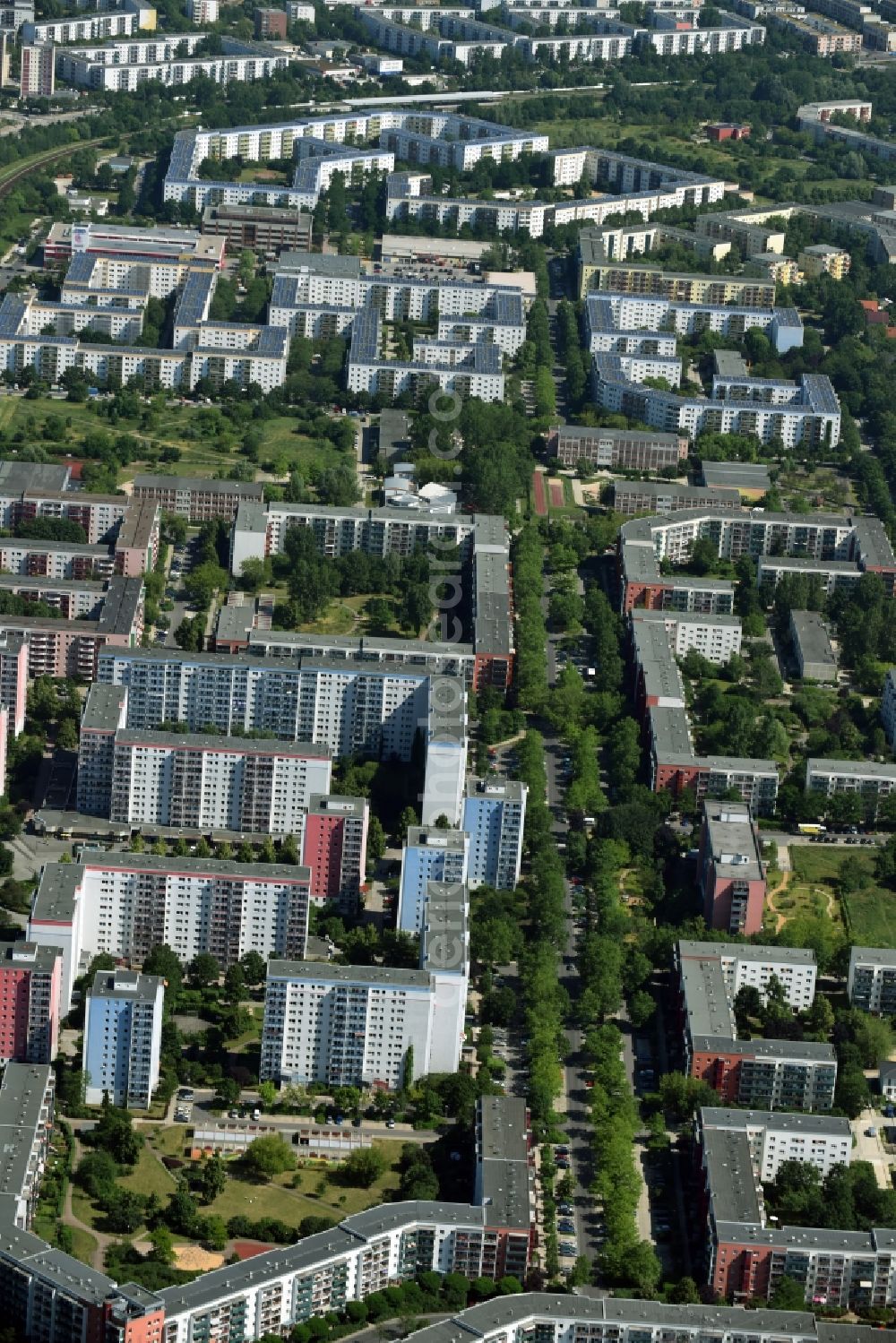 Aerial image Berlin - Skyscrapers in the residential area of industrially manufactured settlement Hellersdorf in Berlin