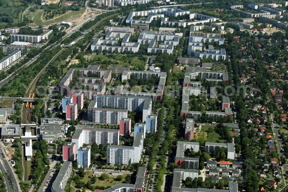 Berlin from above - Skyscrapers in the residential area of industrially manufactured settlement Hellersdorf in Berlin