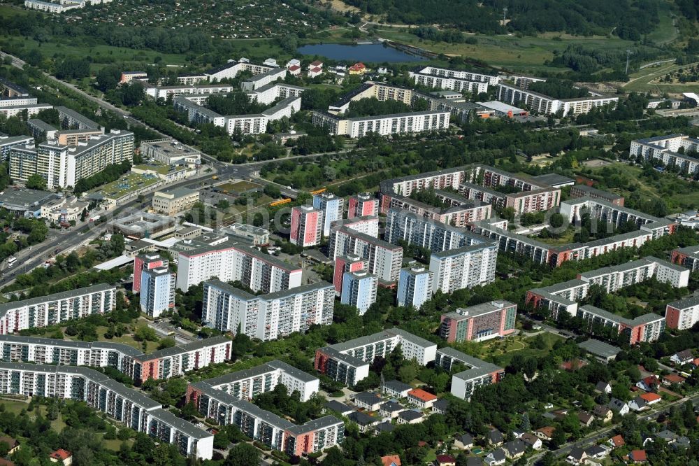 Berlin from the bird's eye view: Skyscrapers in the residential area of industrially manufactured settlement Hellersdorf in Berlin