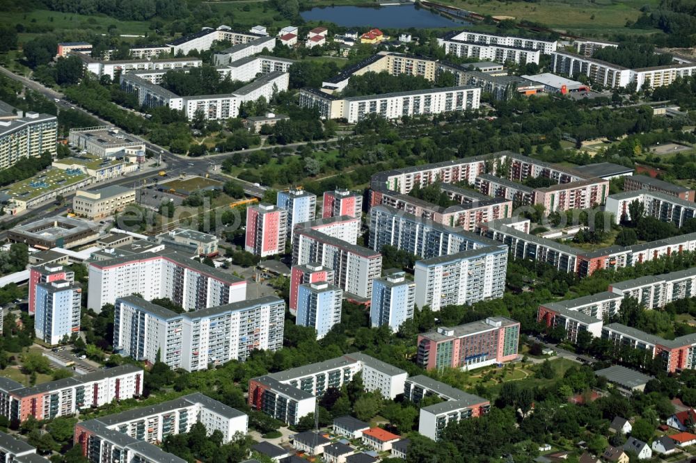 Aerial image Berlin - Skyscrapers in the residential area of industrially manufactured settlement Hellersdorf in Berlin