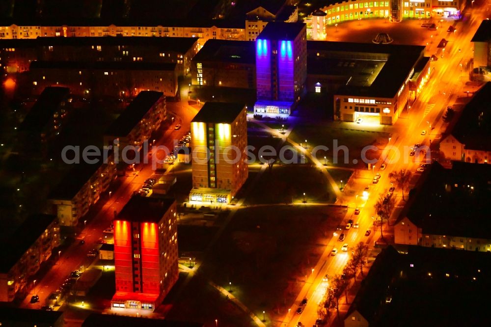 Aerial image Hennigsdorf - Skyscrapers in the residential area of industrially manufactured settlement in Hennigsdorf in the state Brandenburg