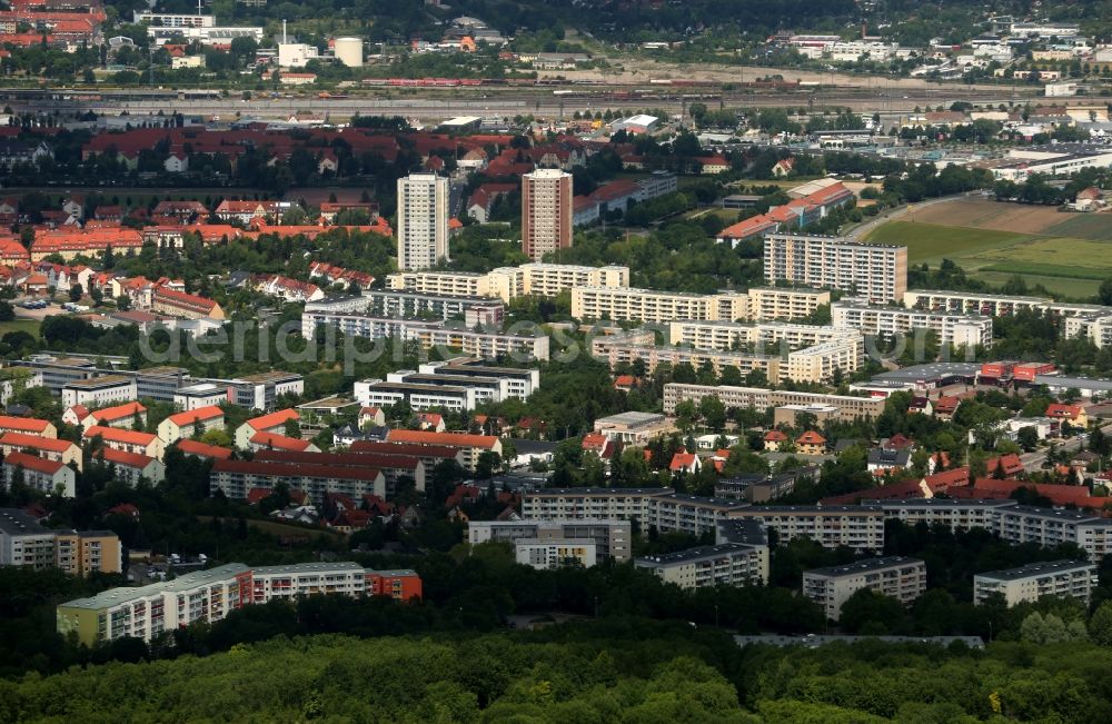 Aerial photograph Erfurt - Skyscrapers in the residential area of industrially manufactured settlement Herrenberg in Erfurt in the state of Thuringia