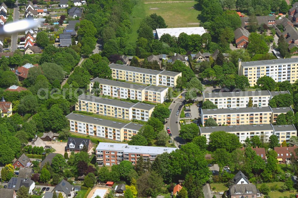 Aerial photograph Hoisbüttel - Skyscrapers in the residential area of industrially manufactured settlement on street Teichweg in Hoisbuettel in the state Schleswig-Holstein, Germany