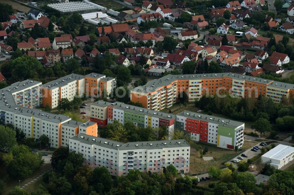 Aerial photograph Erfurt - Skyscrapers in the residential area of industrially manufactured settlement at Holunderway in Erfurt in the state Thuringia