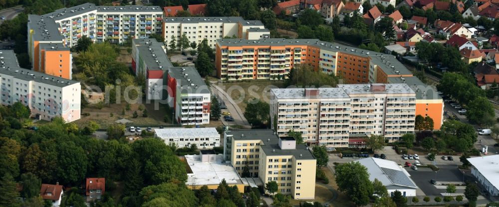 Aerial image Erfurt - Skyscrapers in the residential area of industrially manufactured settlement at Holunderway in Erfurt in the state Thuringia