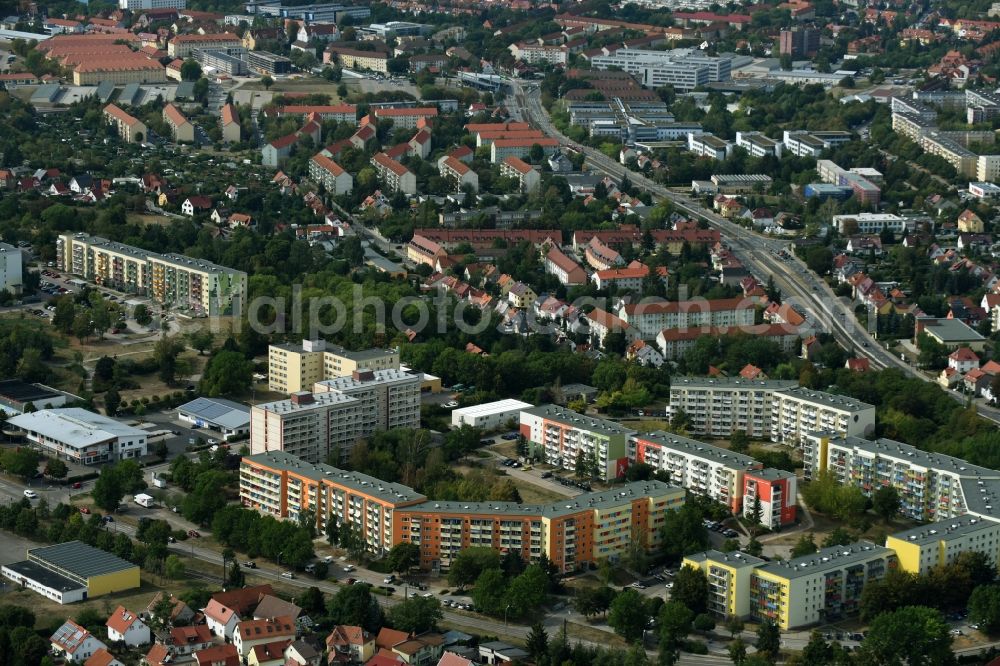 Aerial photograph Erfurt - Skyscrapers in the residential area of industrially manufactured settlement at Holunderway in Erfurt in the state Thuringia