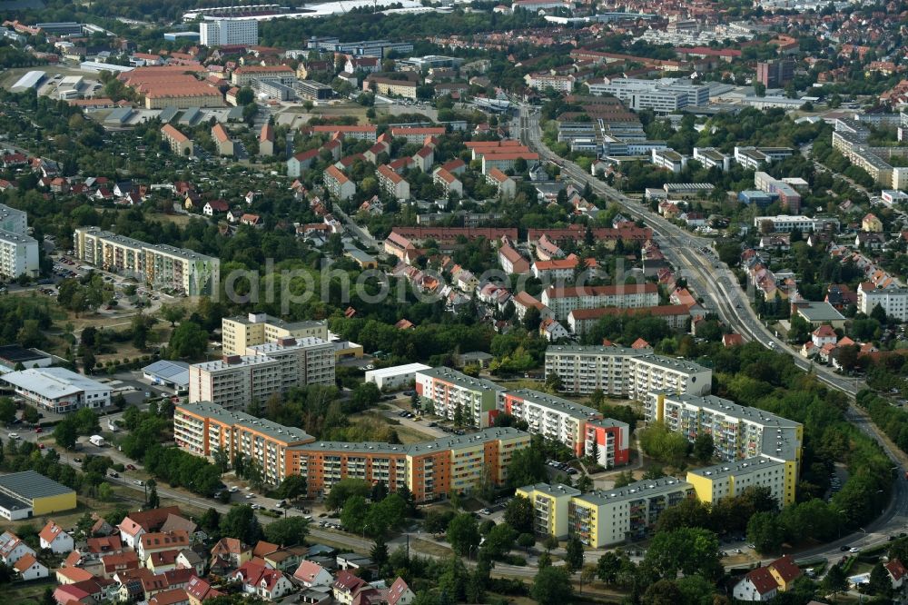 Erfurt from the bird's eye view: Skyscrapers in the residential area of industrially manufactured settlement at Holunderway in Erfurt in the state Thuringia