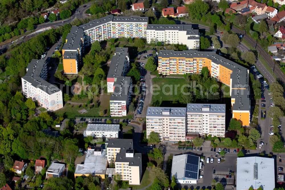 Aerial image Erfurt - Skyscrapers in the residential area of industrially manufactured settlement at Holunderway in Erfurt in the state Thuringia