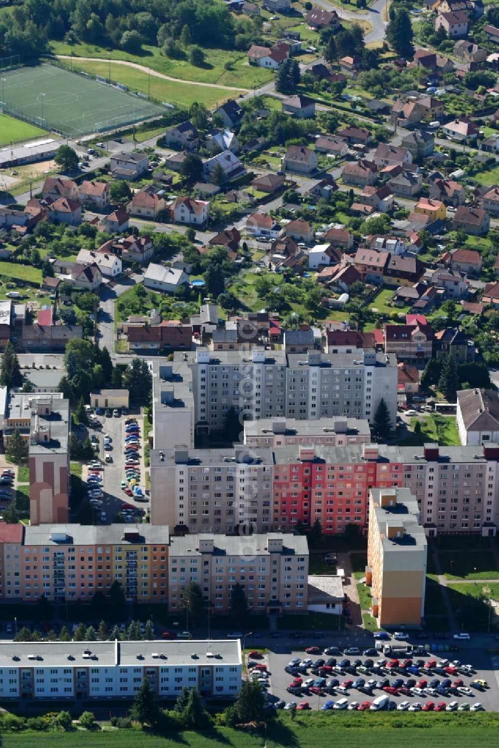 Aerial photograph Horni Briza - Skyscrapers in the residential area of industrially manufactured settlement in Horni Briza in Plzensky kraj - Pilsner Region - Boehmen, Czech Republic