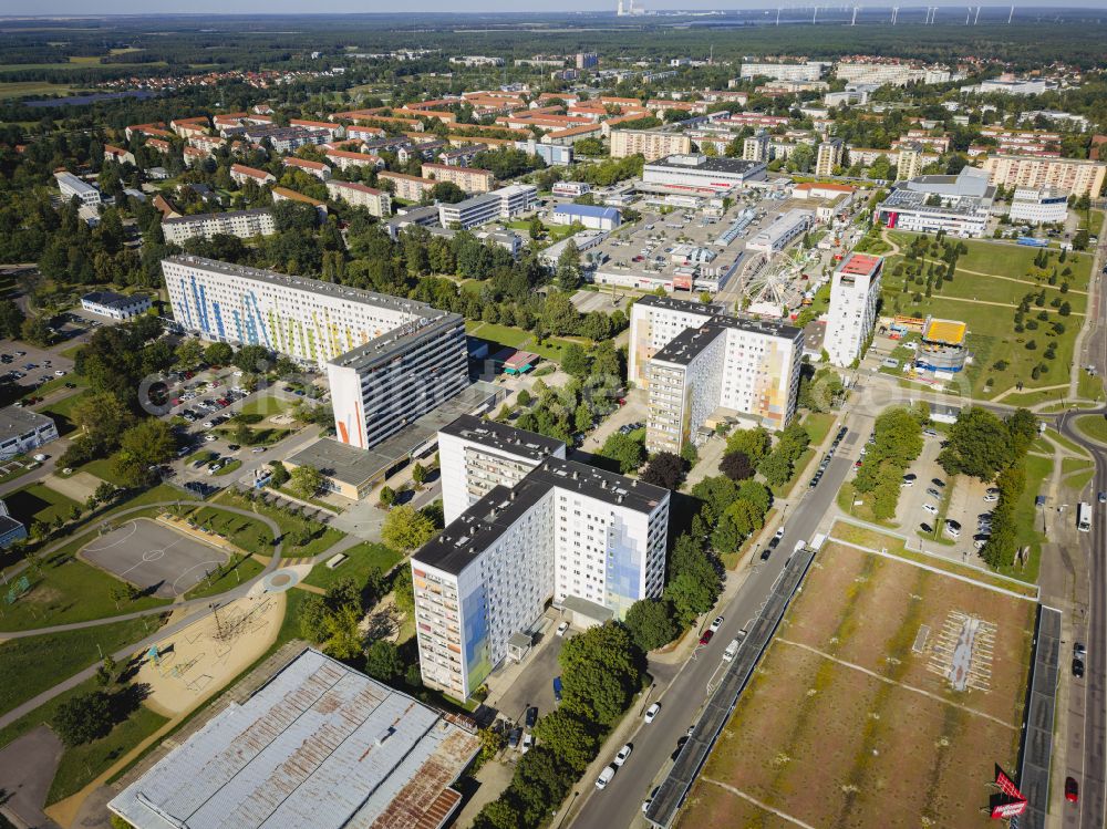 Aerial photograph Hoyerswerda - Residential area of industrially manufactured settlement on place Lausitzer Platz in Hoyerswerda in the state Saxony, Germany