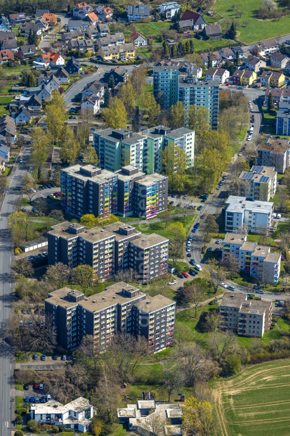 Hagen from the bird's eye view: Skyscrapers in the residential area of industrially manufactured settlement Humperdinckstrasse and Auf dem Bauloh on street Mozartstrasse in Hagen at Ruhrgebiet in the state North Rhine-Westphalia, Germany