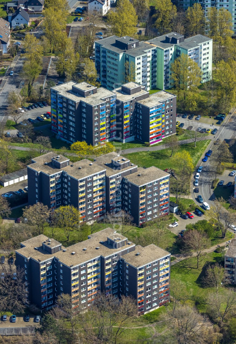 Aerial image Hagen - Skyscrapers in the residential area of industrially manufactured settlement Humperdinckstrasse and Auf dem Bauloh on street Mozartstrasse in Hagen at Ruhrgebiet in the state North Rhine-Westphalia, Germany