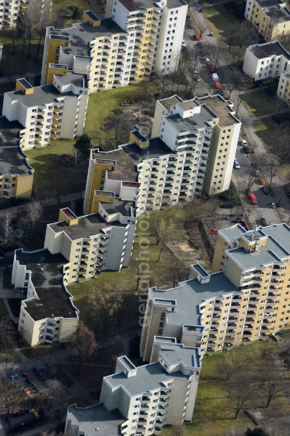 Berlin from the bird's eye view: Skyscrapers in the residential area of industrially manufactured settlement Hundsteinweg - Hausstockweg in the district Mariendorf in Berlin