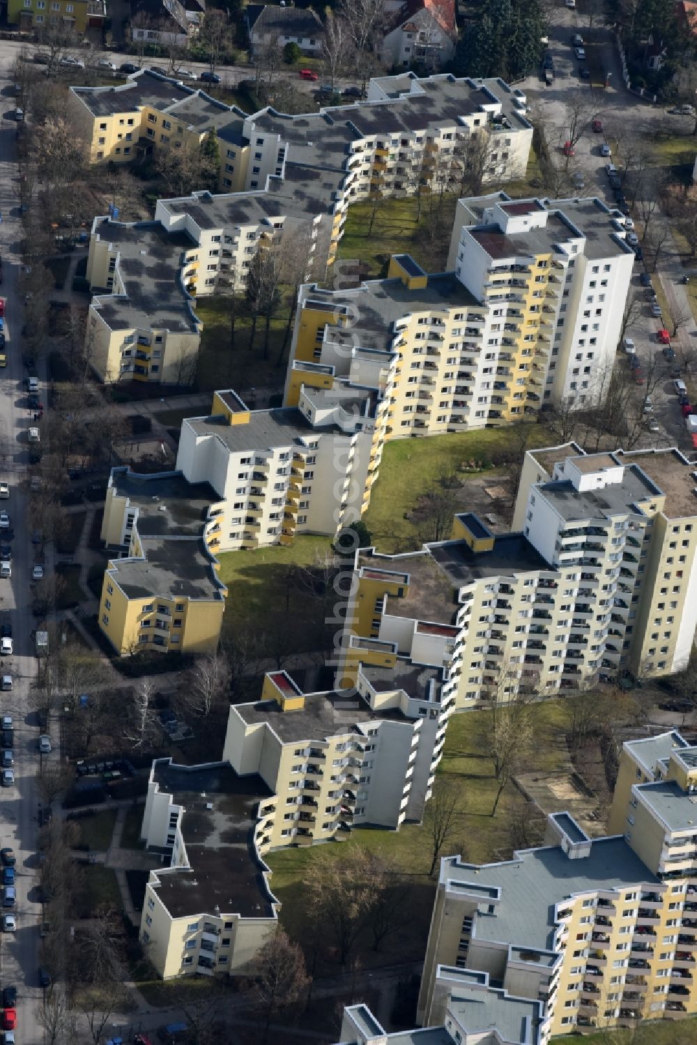 Aerial image Berlin - Skyscrapers in the residential area of industrially manufactured settlement Hundsteinweg - Hausstockweg in the district Mariendorf in Berlin