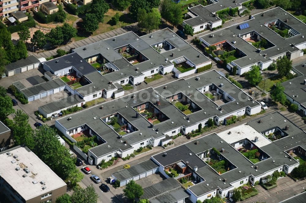 Kiel from above - Skyscrapers in the residential area of industrially manufactured settlement Illerweg - Lechweg - Isarweg in the district Elmschenhagen in Kiel in the state Schleswig-Holstein, Germany