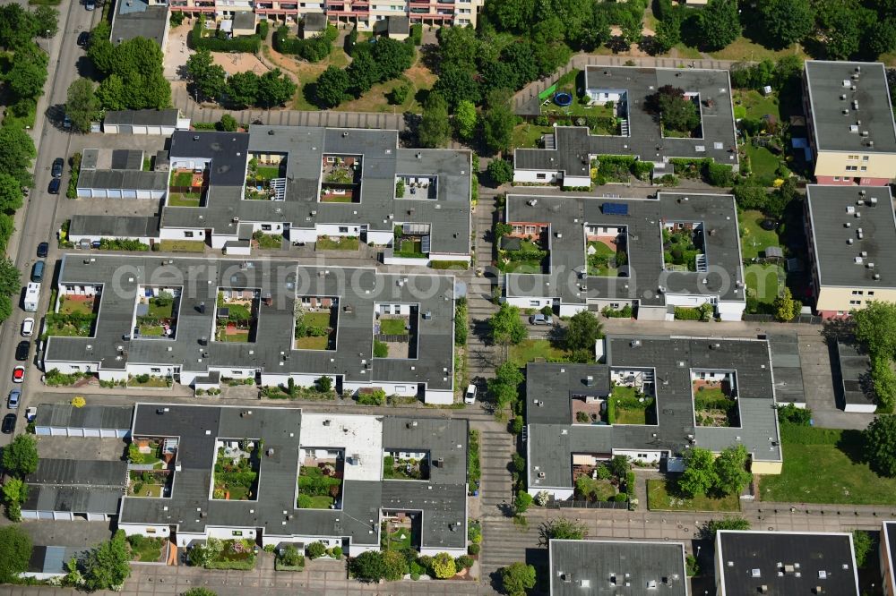 Aerial image Kiel - Skyscrapers in the residential area of industrially manufactured settlement Illerweg - Lechweg - Isarweg in the district Elmschenhagen in Kiel in the state Schleswig-Holstein, Germany