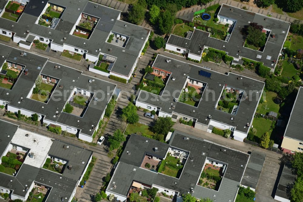 Kiel from above - Skyscrapers in the residential area of industrially manufactured settlement Illerweg - Lechweg - Isarweg in the district Elmschenhagen in Kiel in the state Schleswig-Holstein, Germany