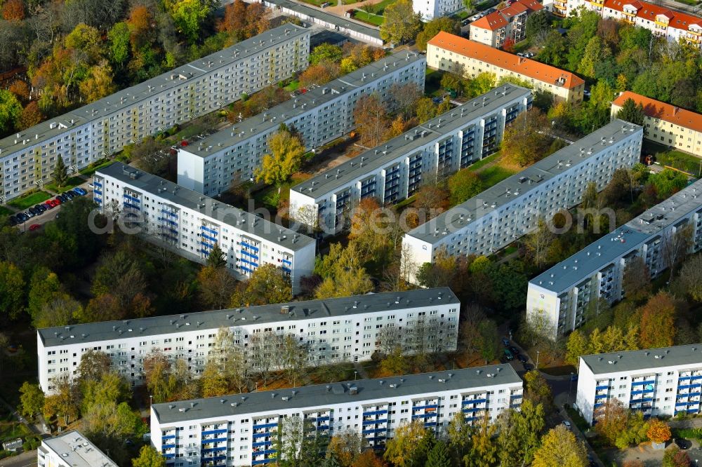 Magdeburg from the bird's eye view: Skyscrapers in the residential area of industrially manufactured settlement Innsbrucker Strasse - Schneidlinger Strasse in Magdeburg in the state Saxony-Anhalt, Germany